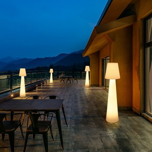 Festival Dekorativní polyethylen Outdoor LED stojící podlahová lampa pro zahradní trávník a venkovní dekorace osvětlení LED LED LEAM LAMP